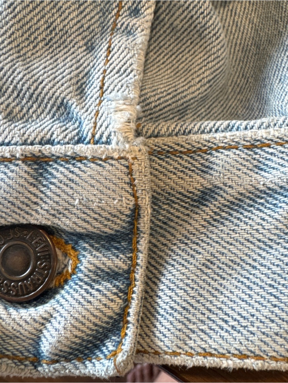 Levis Mens L Authentic Blue Denim Trucker Jean Jacket Faded Red Tag Short Y2K - Picture 7 of 15